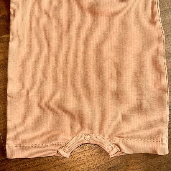 NWOT ✨ Bizz x Siss Logan Playsuit Romper Terracotta tan 3-6 months / Baby Onesie - Picture 3 of 5